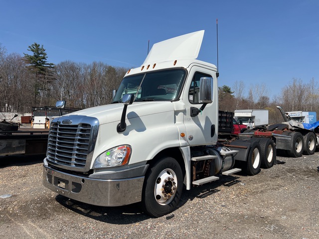 2018 Freightliner Cascadia 125 6x4 T/A Day Cab Truck Tractor 2018 Freightliner Cascadia 125 6x4 T/A Day Cab Truck Tractor