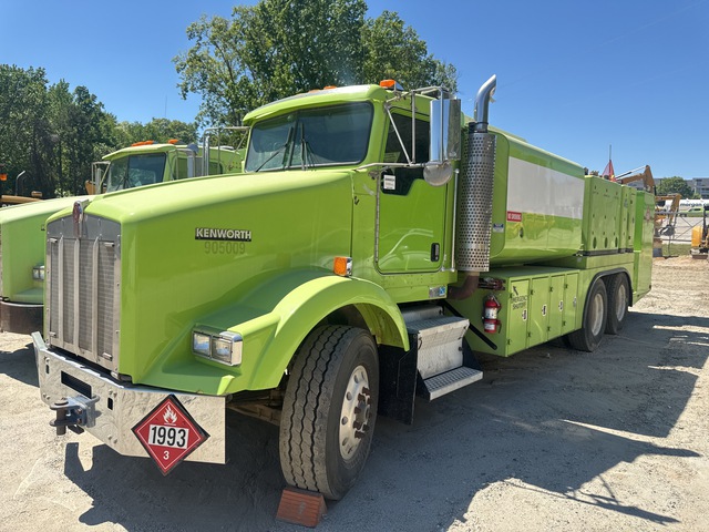 2006 Kenworth T800 2000 gal 6x4 Fuel and Lube Truck (Inoperable) 2006 Kenworth T800 2000 gal 6x4 Fuel and Lube Truck (Inoperable)