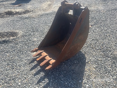 24 in Digging Excavator Bucket