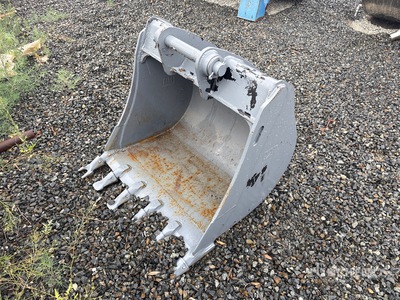 34 in Digging Excavator Bucket