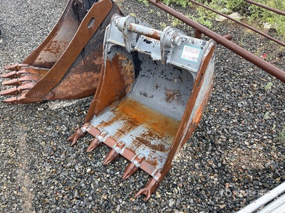 Cat 28 in Backhoe Rear Bucket