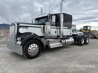 2017 Kenworth W900L T/A Sleeper Truck Tractor