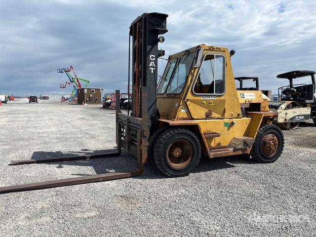 1991 Cat V200B Pneumatic Tire Forklift