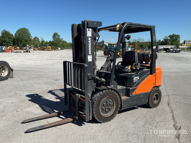 2019 Doosan G25N-7 4600 lb Pneumatic Tire Forklift