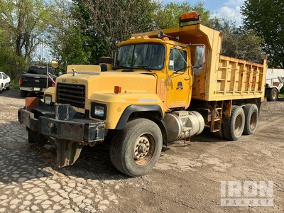 1998 Mack RD688S 6x4 T/A Camión dumper