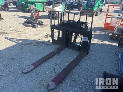 JCB  332/E5284 60 in Telehandler Pallet Forks