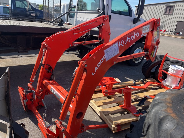 Kubota LA805 Front Loader Attachment