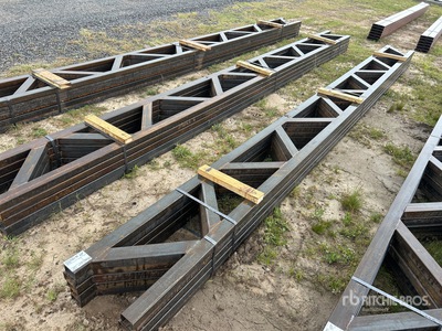 Quantity of (5) 18 in x 20 ft Metal Trusses Divers - Métaux
