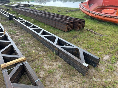 Quantity of (5) 18 in x 20 ft Metal Trusses Divers - Métaux
