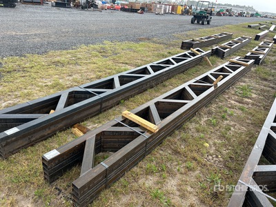 Quantity of (5) 18 in x 20 ft Metal Trusses Divers - Métaux