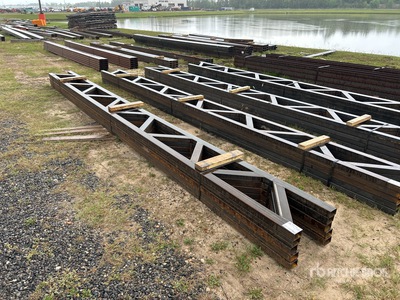 Quantity of (5) 18 in x 20 ft Metal Trusses Divers - Métaux