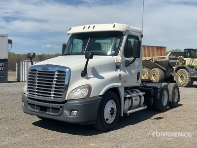2013 Freightliner Cascadia 125 6x4 T/A Day Cab Truck Tractor