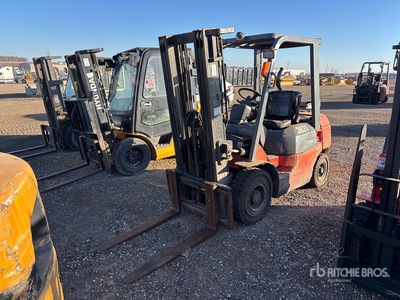 2003 Toyota 7FGU25 3750 lb Pneumatic Tire Forklift