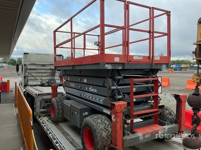 2014 Skyjack SJ7135 4x4 Gasoline Elevador de tijera
