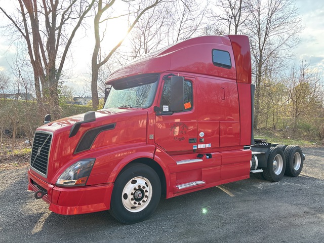 2014 Volvo VNL 6x4 T/A Sleeper Truck Tractor 2014 Volvo VNL 6x4 T/A Sleeper Truck Tractor