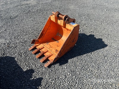 24 in Digging Excavator Bucket