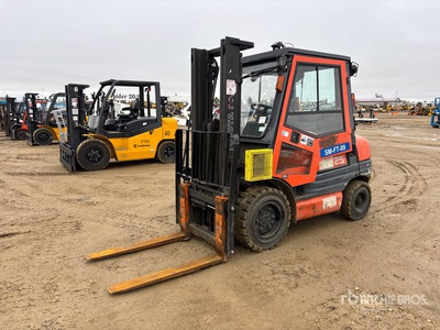 Toyota 02-6FG30 6000 lb Pneumatic Tire Forklift