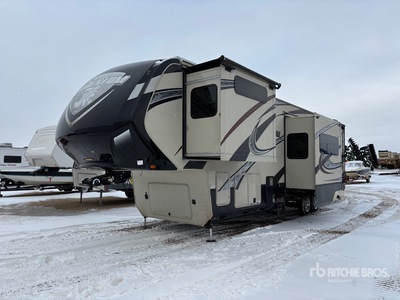 2014 Grand Design Momentum 41 ft T/A Toy Hauler Travel Trailer
