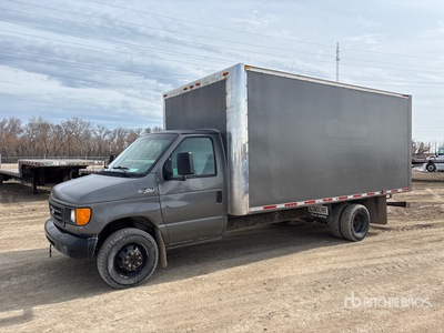2005 Ford E450 Econoline SD 4x2 Furgonetka