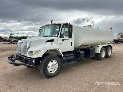 2003 International 7400 4000 gal 6x4 Water Truck
