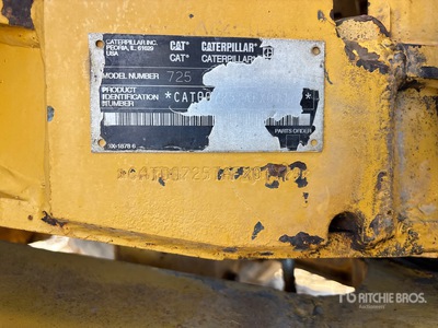 2004 Cat 725 5000 gal 6x6 Articulated Water Truck