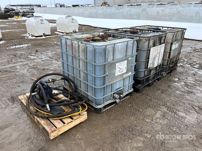 Quantity of (4) Oil Storage Tanks and Pump Equipo de taller de maquinas para yacimientos petroliferos