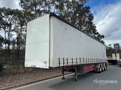 2005 MaxiTrans 13.3 m Tri/A Curtain Side Trailer