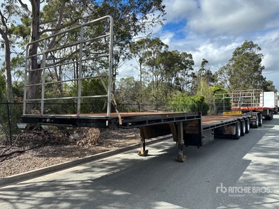 1999 MaxiTrans 13.8 m Tri/A Step Deck Trailer