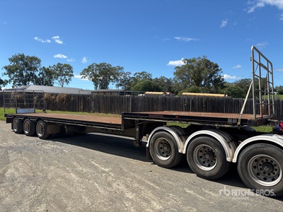 1999 MaxiTrans 13.8 m Tri/A Step Deck Trailer