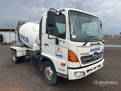 2010 Hino 500 1018 4x2 Concrete Mixer Truck