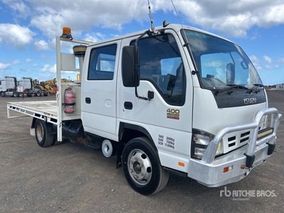 2006 Isuzu NPR 400 4x2 Crew Cab Ciężarówka z płaską platformą