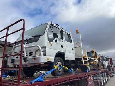 2006 Isuzu NPR 400 4x2 Crew Cab Ciężarówka z płaską platformą