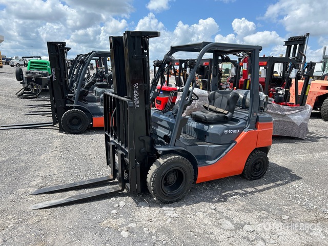 2020 Toyota 8FGU25 4500 lb Pneumatic Tire Forklift