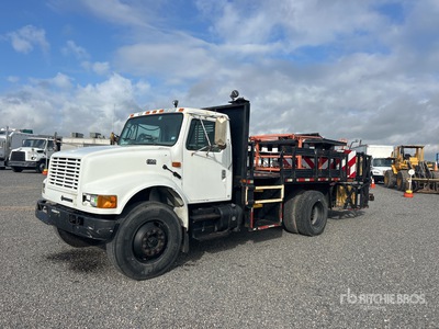2001 International 4700 4x2 Attenuator Truck (Inoperable)