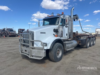 2015 Kenworth T800 8x6 Roll-Off Truck