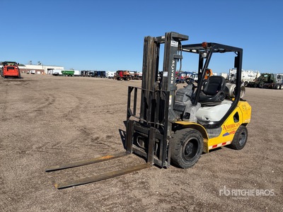 2009 Komatsu FG30HT 5550 lb Pneumatic Tire Forklift