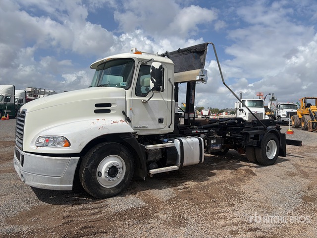 2013 Mack CXU612 6x4 Hooklift Truck