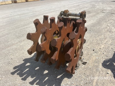 Rockland 42 in Ruota compattazione per escavatore - Fits Cat 325