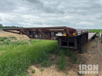 2005 Fontaine DFT-5-8053ASPWK 53 ft T/A Spread Axle Single Drop Step Deck Trailer