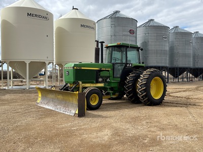 1989 John Deere 4755 Hinterradtraktor