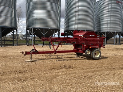 Valmar 245 Pull Type Granular Applicator