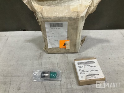 (1) Quick Disconnect Coupling Half, (4) Control Cams & Assorted Items