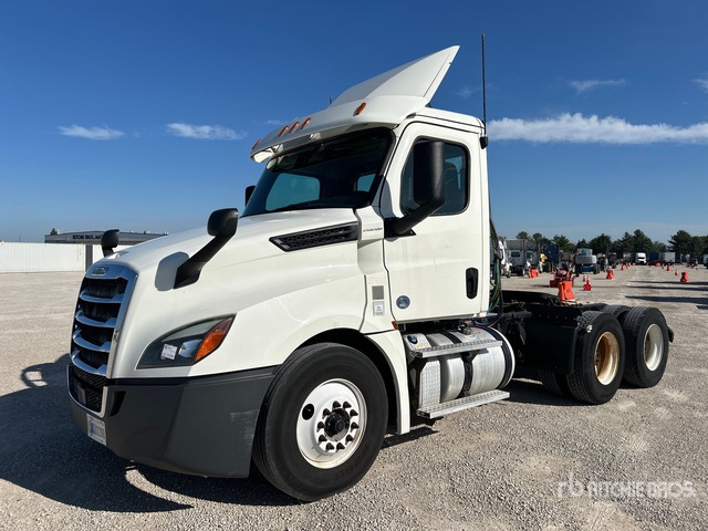 2019 Freightliner Cascadia 126 6x4 T/A Day Cab Truck Tractor