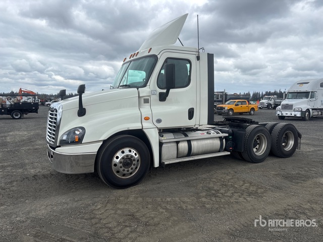 2019 Freightliner Cascadia 125 6x4 T/A Day Cab Truck Tractor