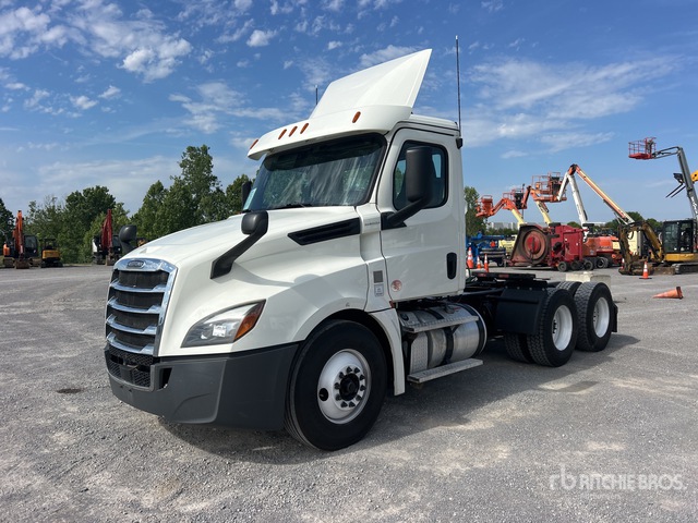 2019 Freightliner Cascadia 126 6x4 T/A Day Cab Truck Tractor