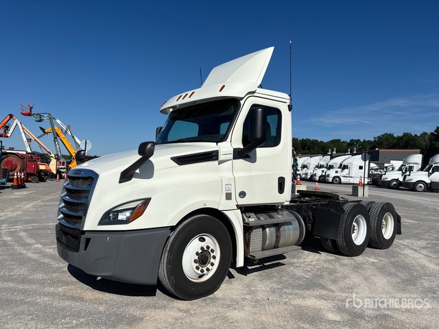 2019 Freightliner Cascadia 126 6x4 T/A Day Cab Truck Tractor