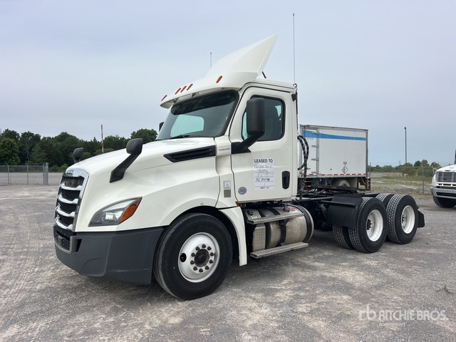 2019 Freightliner Cascadia 126 6x4 T/A Day Cab Truck Tractor