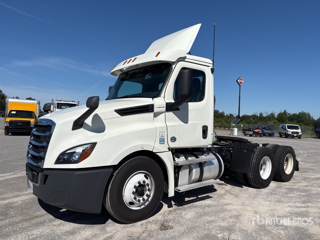 2019 Freightliner Cascadia 126 6x4 T/A Day Cab Truck Tractor