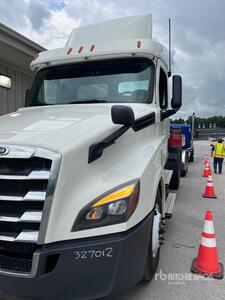 2019 Freightliner Cascadia 126 6x4 T/A Day Cab Truck Tractor