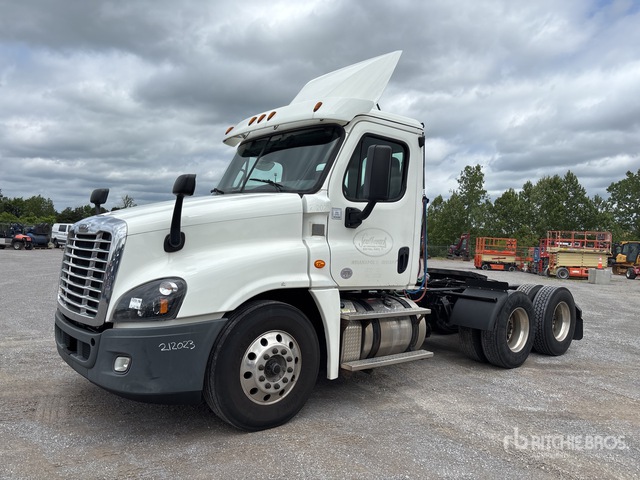 2019 Freightliner Cascadia 125 6x4 T/A Day Cab Truck Tractor